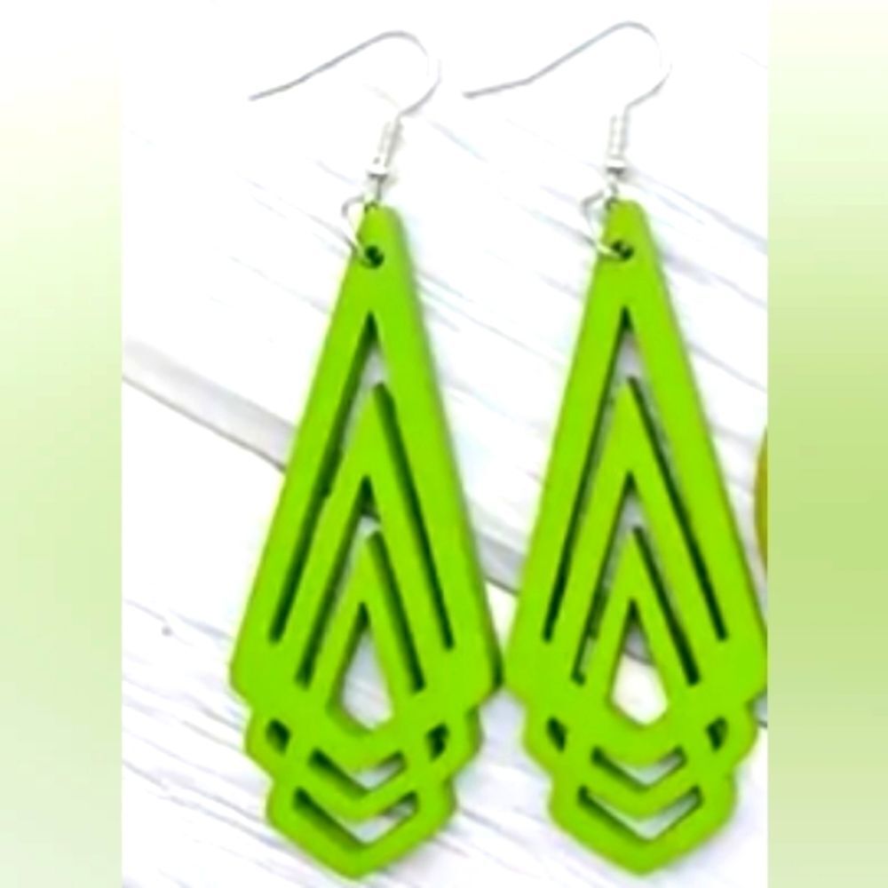 Retro Beautiful Vibrant Green Wooden Earrings
